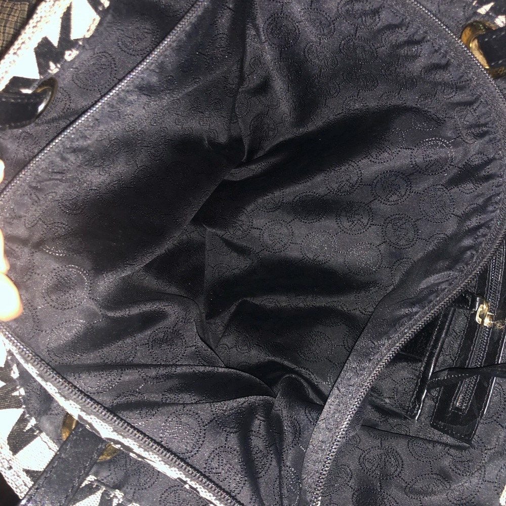 Michael Kors Authentic Purse - Picture 4 of 4